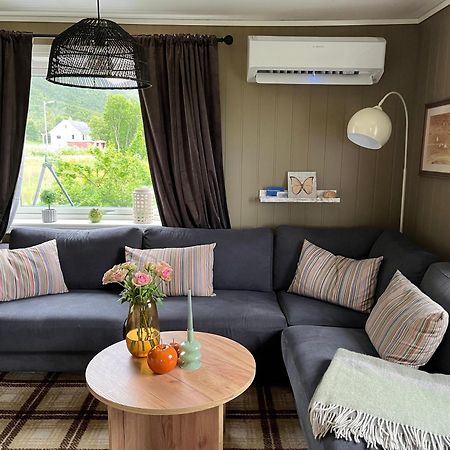 Vila Hos Laura & Valdemar Nord-Lenangen Exteriér fotografie