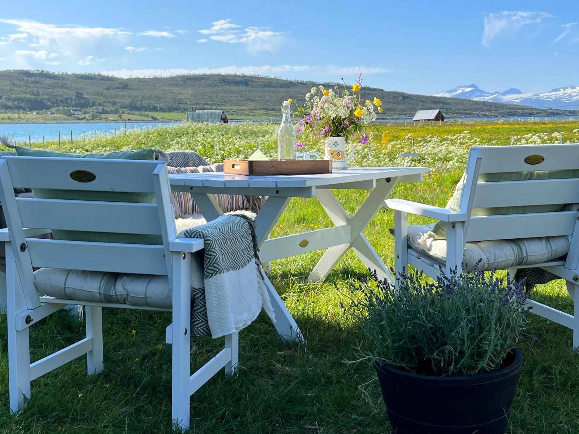 Vila Hos Laura & Valdemar Nord-Lenangen Exteriér fotografie